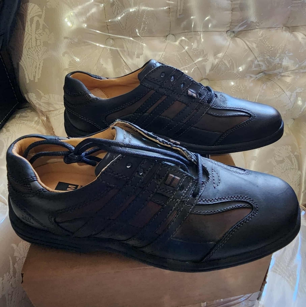 Johnston & Murphy Mens Size 8M
